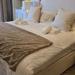 2 Bedroom Sofa Bed In Livingroom Castle View 1st Floor Sleeps 6 * Edinburgh