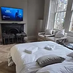 2 Bedroom Sofa Bed In Livingroom Castle View 1st Floor Sleeps 6 Apartmán *