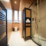 Spacious Flat, Close To The Centre With Scenic Views Appartamento *