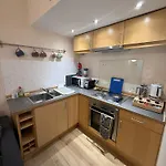 One Bedroom Flat In Old Town , Heart Of Flat Sleeps 4