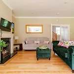 Villa Amulree, *