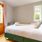 Villa Amulree, *