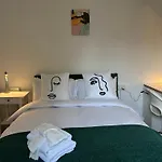 Private Main Door Two Bedrooms Διαμέρισμα