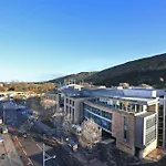 아파트 2-bedroom With Free Parking And Stunning Views
