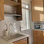 2 Bed With Garden Near Centre & Beach, Free Parking Apartment