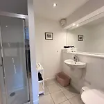 Private Parking 2 Bed 2 Bath
