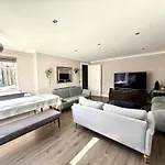 Immanuel House - Modern Luxury Victorian 1872 - Free Parking & Superfast Fibre Optic Wifi