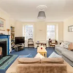 Joivy Gorgeous 2-bed Flat Near Castle Daire *