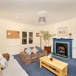 Joivy Gorgeous 2-bed Flat Near Castle Daire