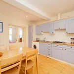Joivy Gorgeous 2-bed Flat Near Castle Edinburgh
