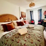 Lejlighed Historic Near The Castle, 5 Min From Train Station *