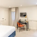 Grove House מלון