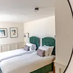 מלון Grove House
