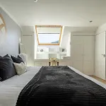 Centre House - 5 Bedrooms - Sleeps 9 - Parking * Edinburg