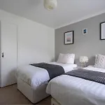 Centre House - 5 Bedrooms - Sleeps 9 - Parking Edinburg