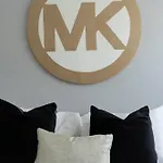 Centre House - 5 Bedrooms - Sleeps 9 - Parking *