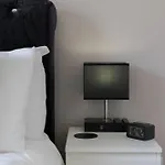 Semesterbostad Centre House - 5 Bedrooms - Sleeps 9 - Parking *