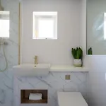 Centre House - 5 Bedrooms - Sleeps 9 - Parking *