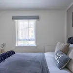Centre House - 5 Bedrooms - Sleeps 9 - Parking Semesterbostad