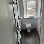 Truly Central, Princes St, Close To Castle *