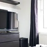Cosy 2 Bed West End - Easy Public Transport, Minutes From Corn Exchange, Supermarket And Cafe Within Walking Distance Апартаменты