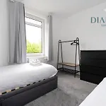 Cosy 2 Bed West End - Easy Public Transport, Minutes From Corn Exchange, Supermarket And Cafe Within Walking Distance Апартаменты