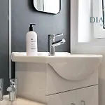 Cosy 2 Bed West End - Easy Public Transport, Minutes From Corn Exchange, Supermarket And Cafe Within Walking Distance