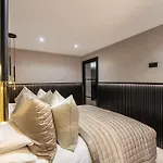 Sovo - Luxury Old Town Design With Fireplace *