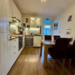 Rena- Bright And Modern Center Apartment. Apartment