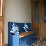 Victorian With Car Parking In Driveway, Murrayfield Lejlighed
