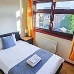 בית נופש Duddingston 9 Bedroom House -