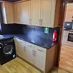 Duddingston 9 Bedroom House - בית נופש