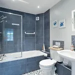 Modern Flat Near Murrayfield Stadium, Sleeps 4 Edinburgh