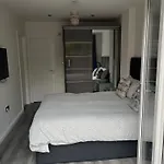 Private 1 Bedroom - - Sleeps 2 Apartmán *