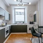 Elegant 2br On Leven St