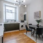 Elegant 2br On Leven St Апартаменты *