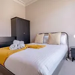 Elegant 2br On Leven St