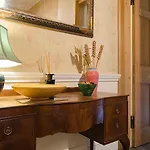 Spacious Flat Near Centre *