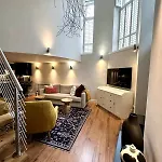 Stylish 2br - Walk To Attraction *