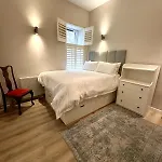 Апартаменты Stylish 2br - Walk To Attraction