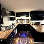 Stylish 2br - Walk To Attraction Апартаменты