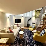 Апартаменты Stylish 2br - Walk To Attraction
