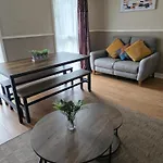 3br House With Parking 10 Mins To Airport Sleeps 6 * Эдинбург
