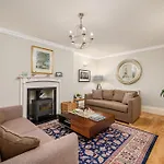 Elegant Flat With Garden In West End Apartment *