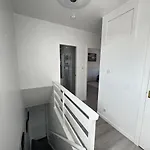 Spacious 2br By Portobello *