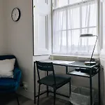 Chic 1bd Flat - Wviews Of Castle!