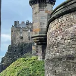 Chic 1bd Flat - Wviews Of Castle! *