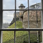 アパート Chic 1bd Flat - Wviews Of Castle! *