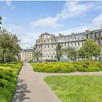 The Gardners In Centre With Parking Apartmán