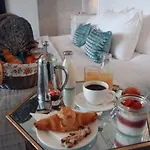 מלון Grove House 4*